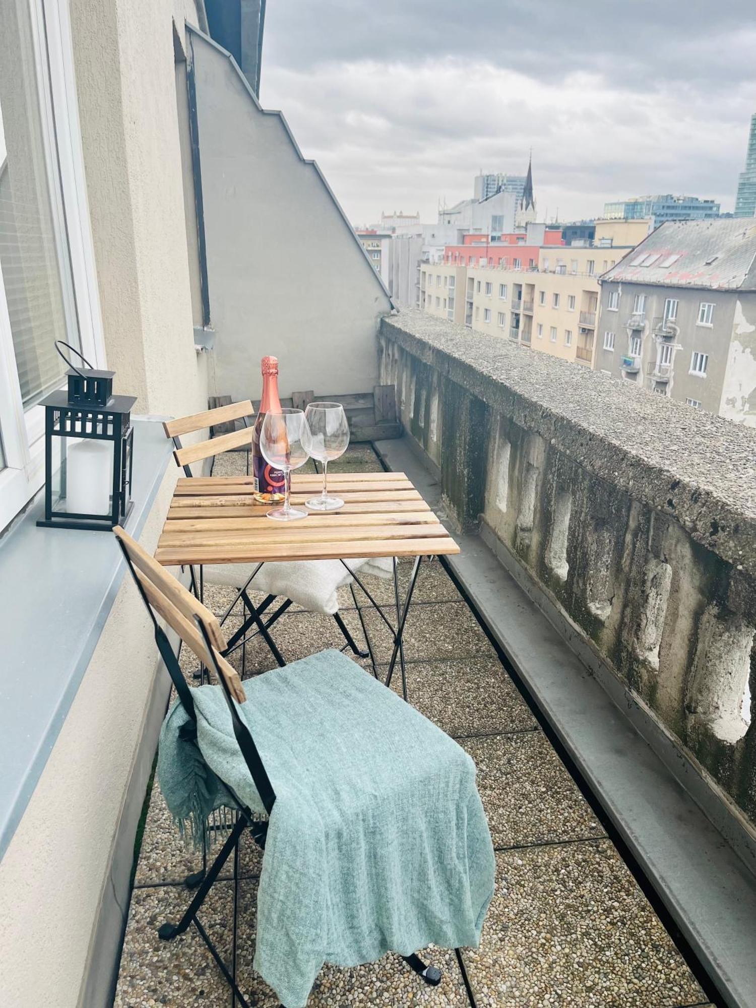 Charming Studio In The Old Town Apartment Братислава Екстериор снимка