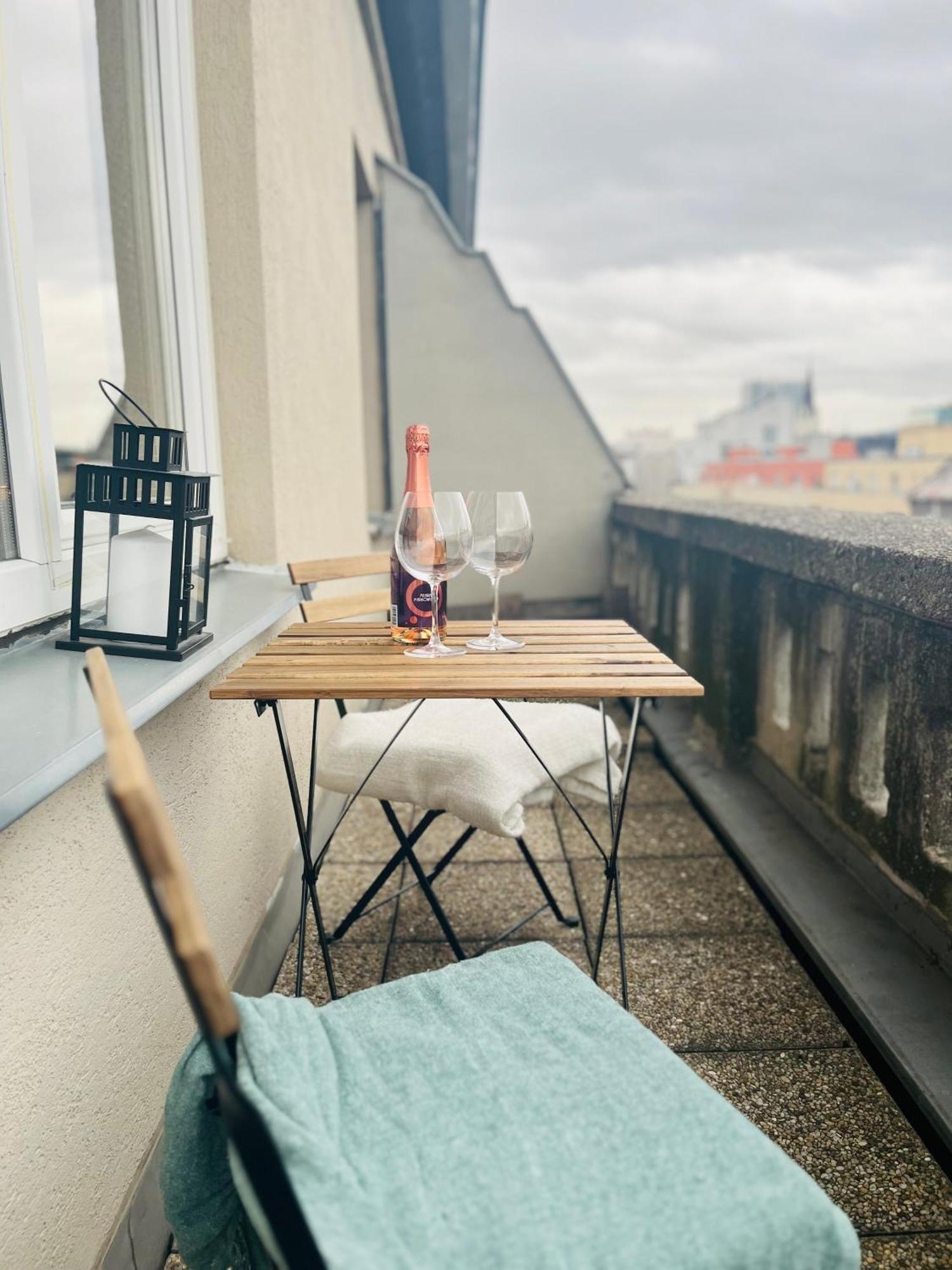 Charming Studio In The Old Town Apartment Братислава Екстериор снимка