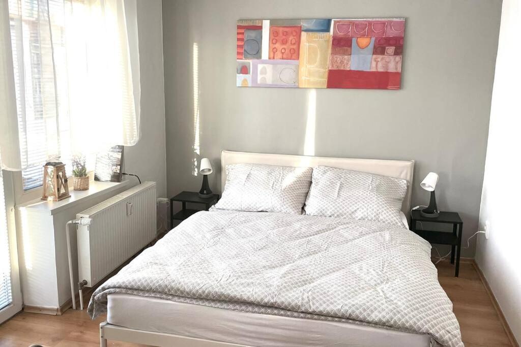 Charming Studio In The Old Town Apartment Братислава Екстериор снимка